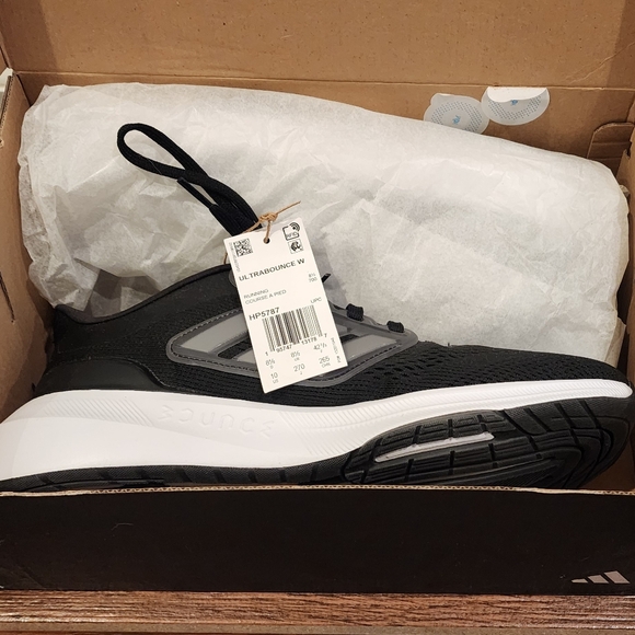 NEW Women's Adidas Ultrabounce- size 10 - Picture 4 of 4